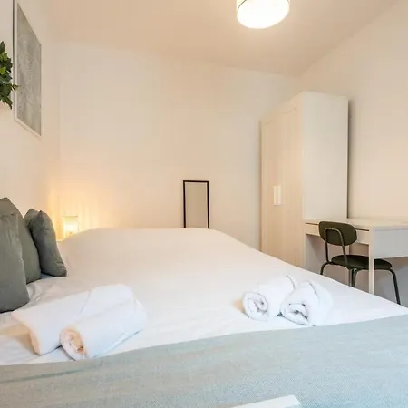 Merles 15 1er Etage Centre Stationnement