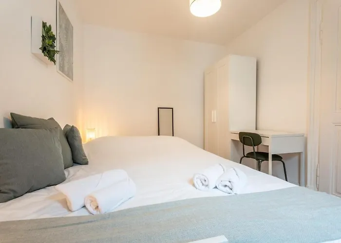 Merles 15 1er Etage Centre Stationnement